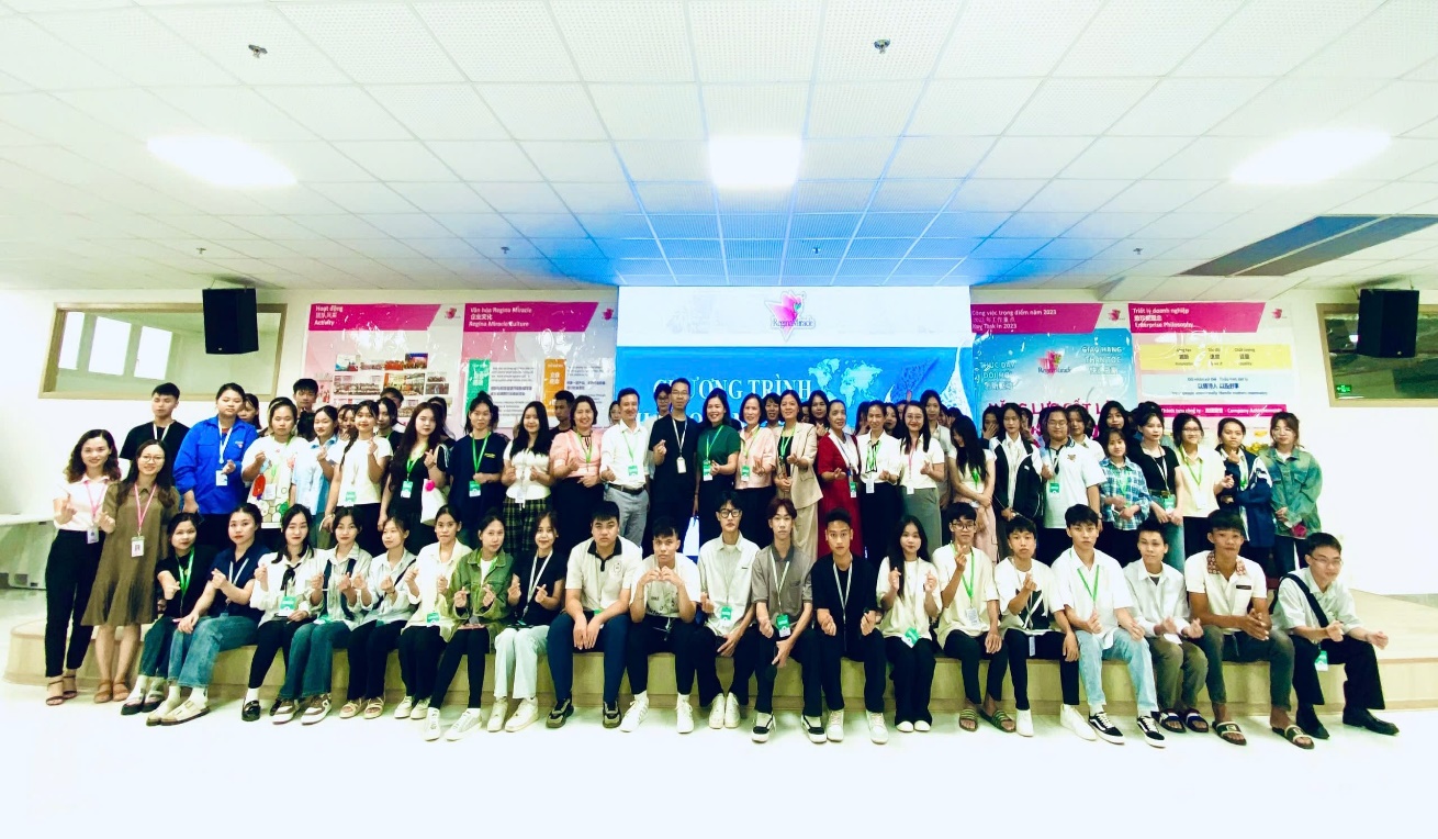TÂN SINH VIÊN K22 VỚI TRẢI NGHIỆM THỰC TẾ TẠI CÔNG TY TNHH REGINA MIRACLE INTERNATIONAL HƯNG YÊN