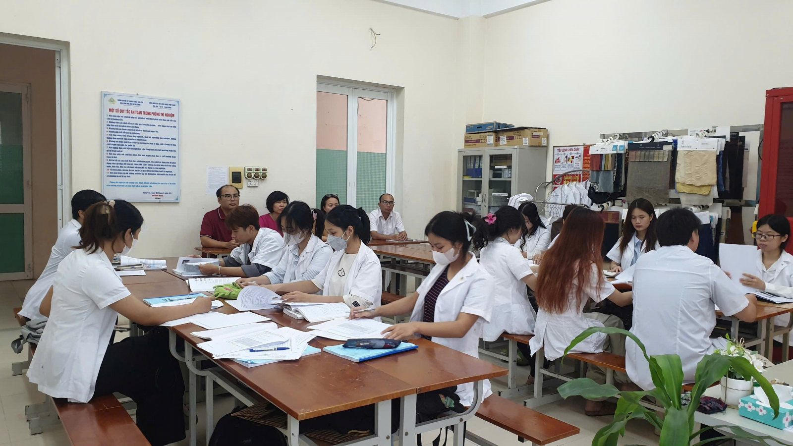 HOẠT ĐỘNG SINH HOẠT CHUYÊN MÔN CỦA BỘ MÔN QUẢN TRỊ KINH DOANH THỜI TRANG