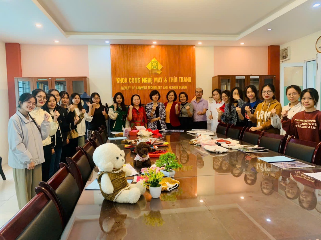 CHƯƠNG TRÌNH ĐÀO TẠO NGÀNH KINH DOANH THỜI TRANG VÀ DỆT MAY - UTEHY