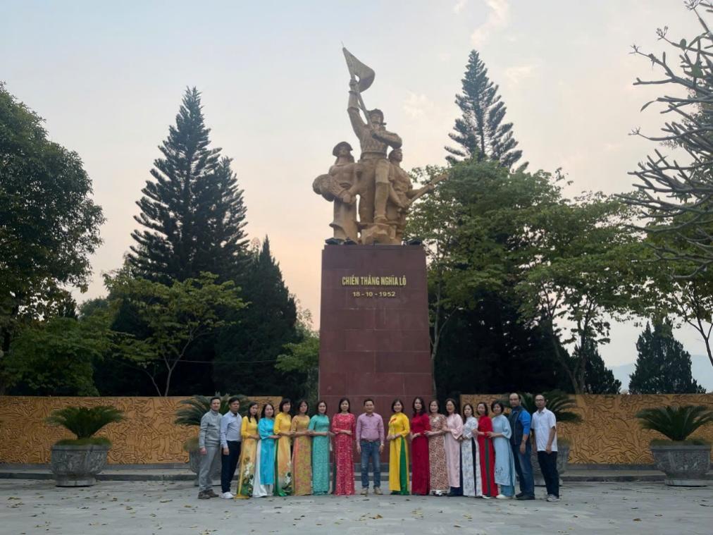  CHI BỘ CÔNG NGHỆ MAY VÀ THỜI TRANG TỔ CHỨC CHUYÊN ĐỀ “ HỌC TẬP VÀ TÌM HIỂU VỀ NGUỒN” TẠI ĐỊA CHỈ ĐỎ TỈNH YÊN BÁI