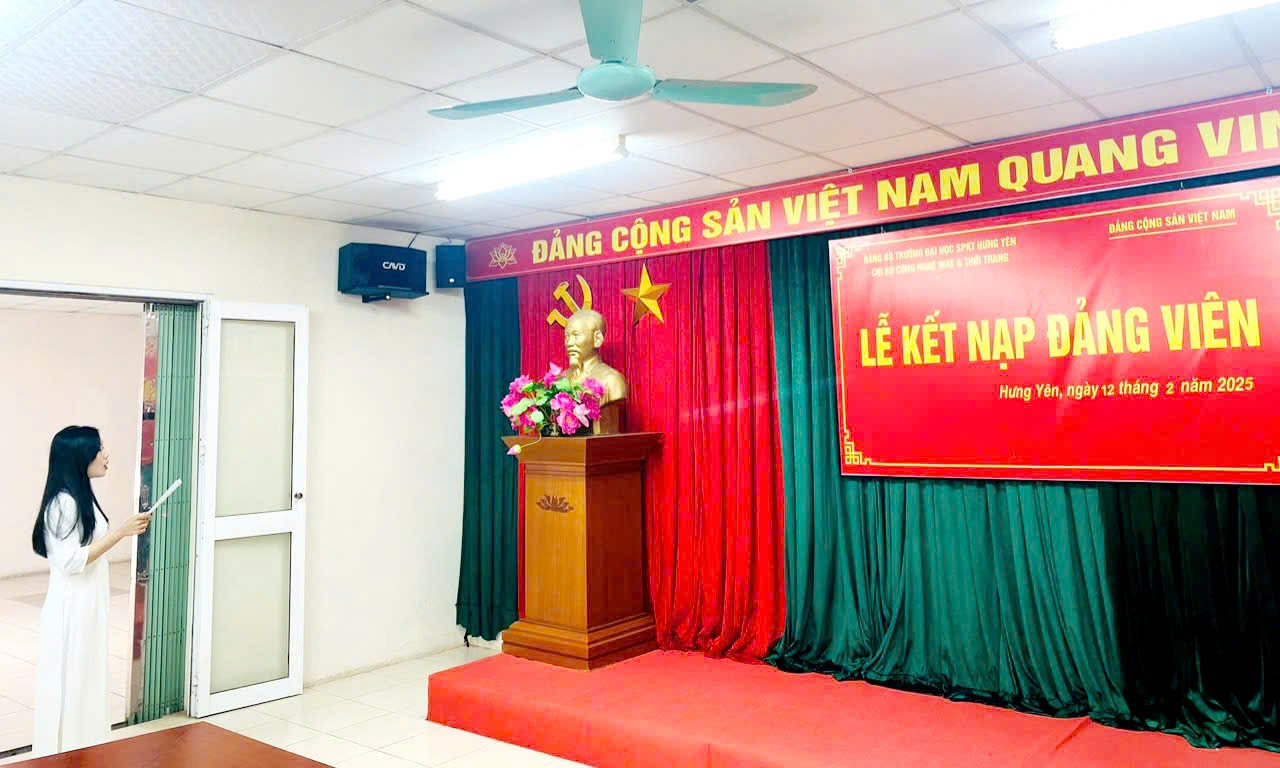 LỄ KẾT NẠP ĐẢNG VIÊN MỚI